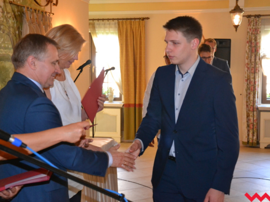 To oni zbudują nam przyszłość. Technicy z ZSP odebrali nagrody i świadectwa
