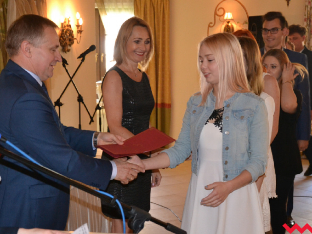 To oni zbudują nam przyszłość. Technicy z ZSP odebrali nagrody i świadectwa