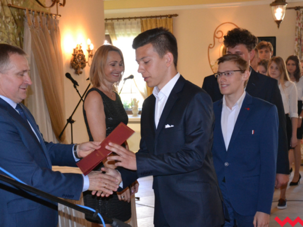 To oni zbudują nam przyszłość. Technicy z ZSP odebrali nagrody i świadectwa