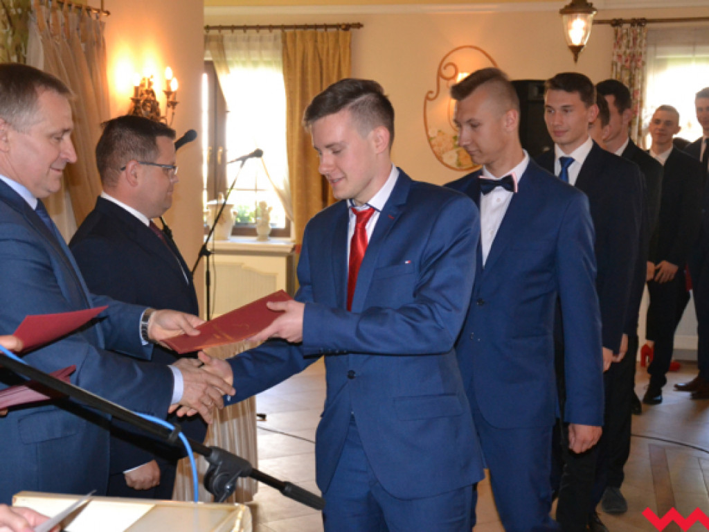 To oni zbudują nam przyszłość. Technicy z ZSP odebrali nagrody i świadectwa