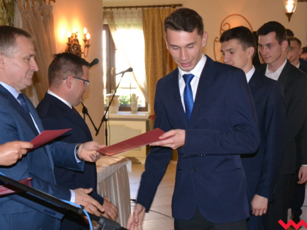 To oni zbudują nam przyszłość. Technicy z ZSP odebrali nagrody i świadectwa