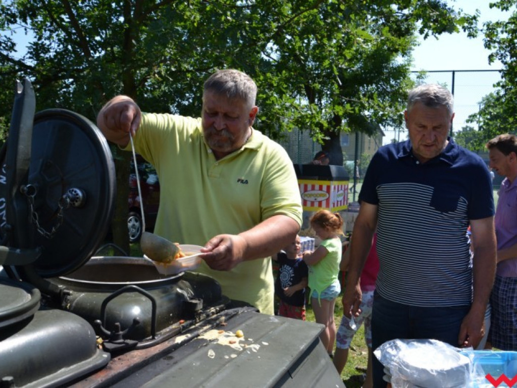 Grochówka i kiełbasa przyciągnęła mieszkańców. Grzybowo wygra po raz czwarty?