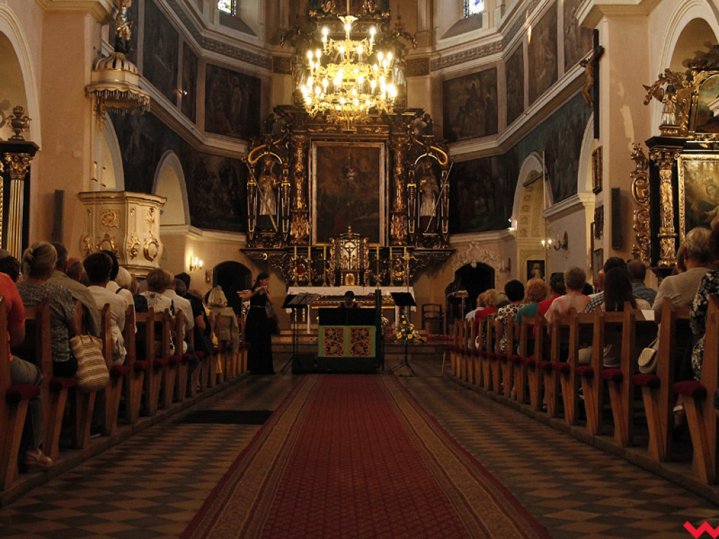 Muzyka dawnej Europy. Owacje na stojąco na nietypowym koncercie w farze