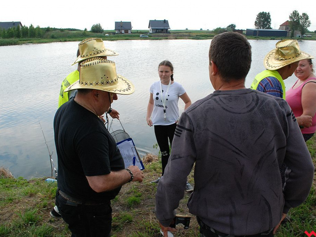 Dzieci łowiły i bawiły się nad Zbiornikiem Szybskim