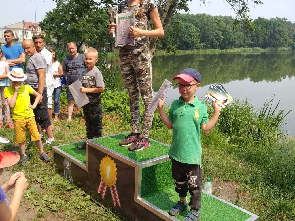 Wędkarska rywalizacja na Dzień Dziecka. Najmłodszy zawodnik miał cztery lata