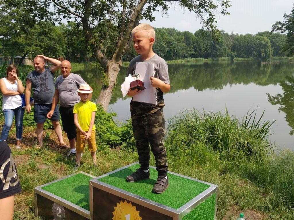 Wędkarska rywalizacja na Dzień Dziecka. Najmłodszy zawodnik miał cztery lata
