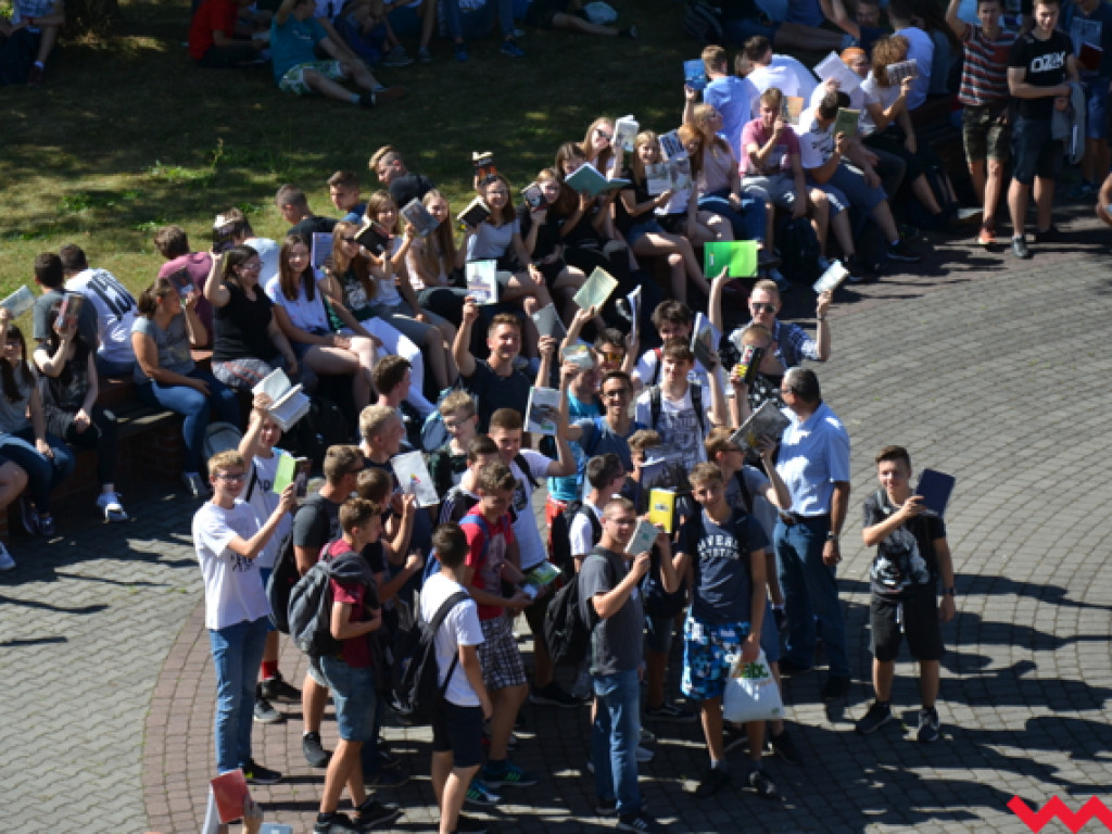 Całe ZSP chwyciło za książki w akcji „Jak nie czytam, jak czytam”