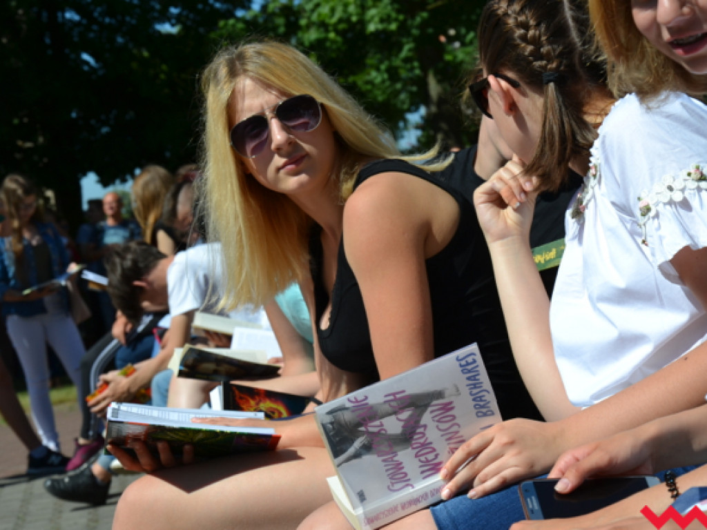 Całe ZSP chwyciło za książki w akcji „Jak nie czytam, jak czytam”
