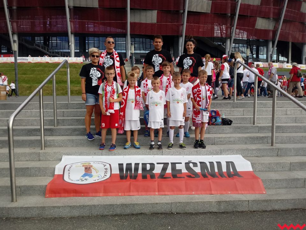 Adepci futbolu z wrzesińskich szkółek byli na meczu Polska-Litwa