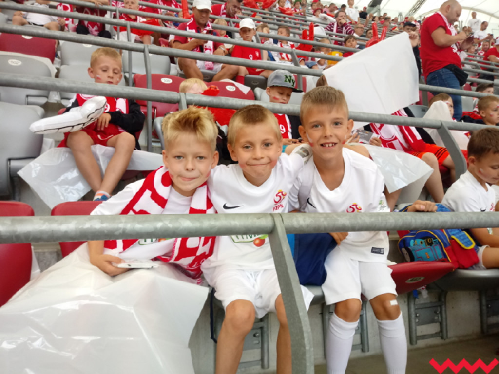 Adepci futbolu z wrzesińskich szkółek byli na meczu Polska-Litwa
