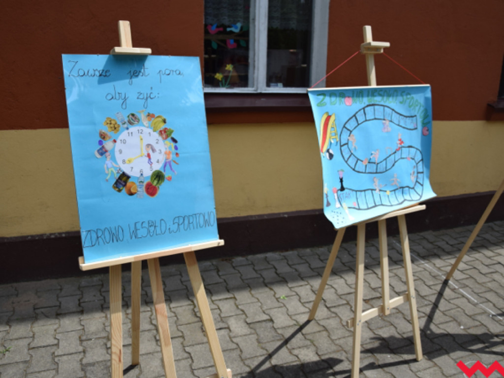 Prozdrowotny festyn w Społecznej Szkole we Wszemborzu. Spotkanie dzieci z seniorami