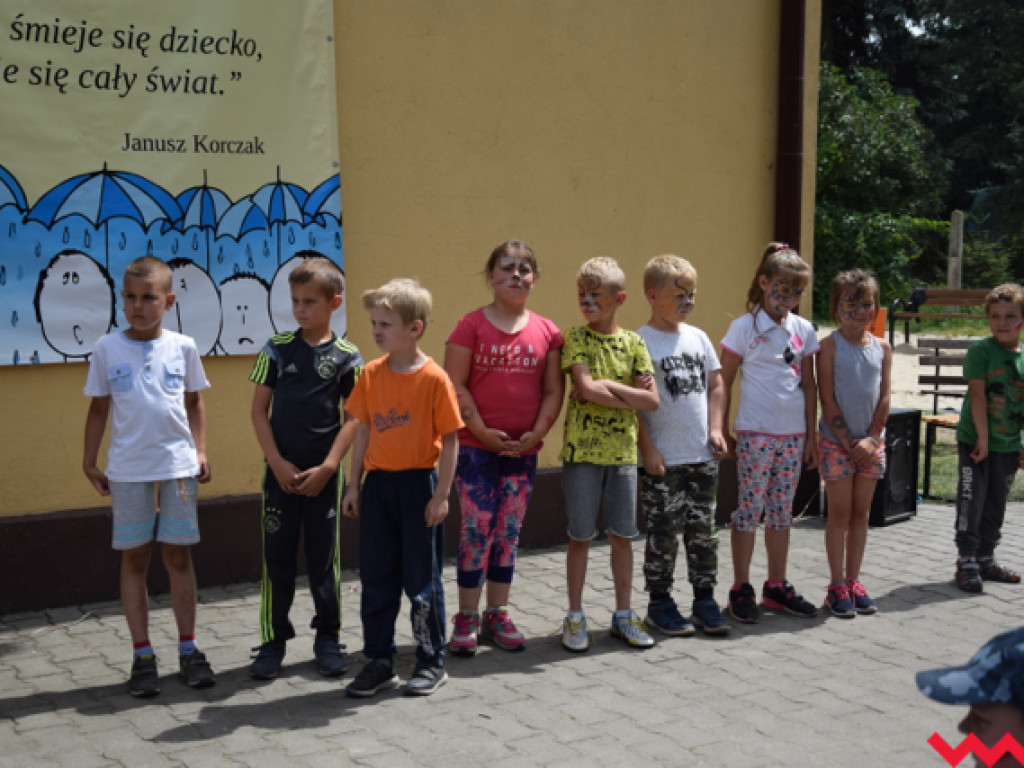 Prozdrowotny festyn w Społecznej Szkole we Wszemborzu. Spotkanie dzieci z seniorami