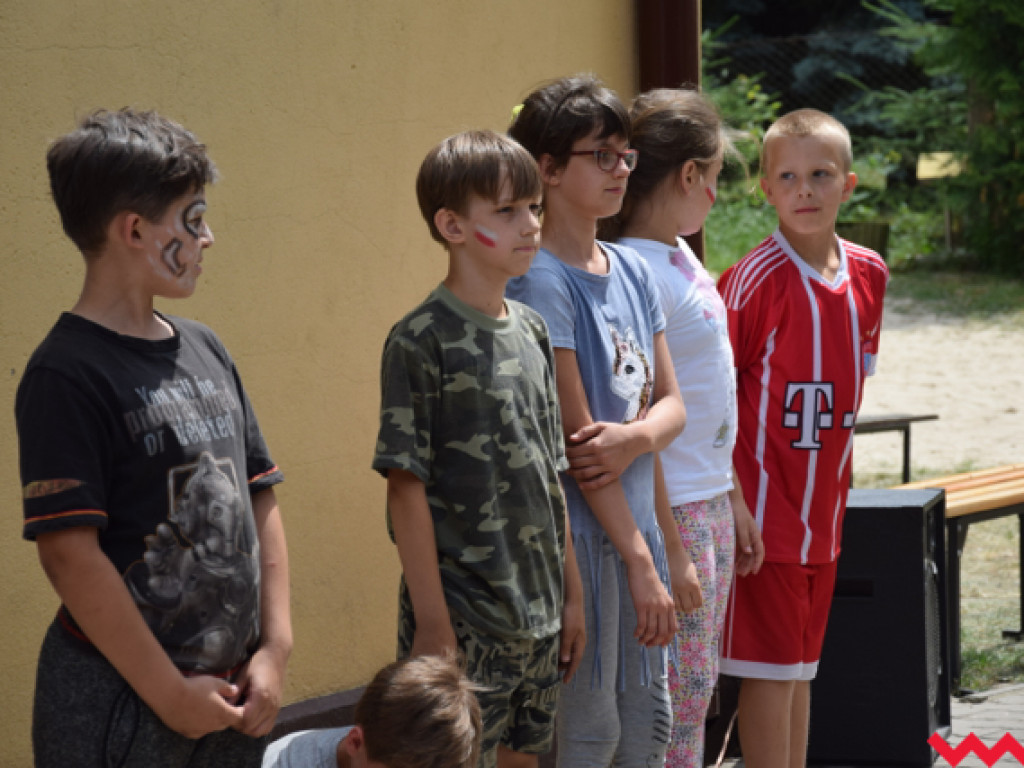 Prozdrowotny festyn w Społecznej Szkole we Wszemborzu. Spotkanie dzieci z seniorami