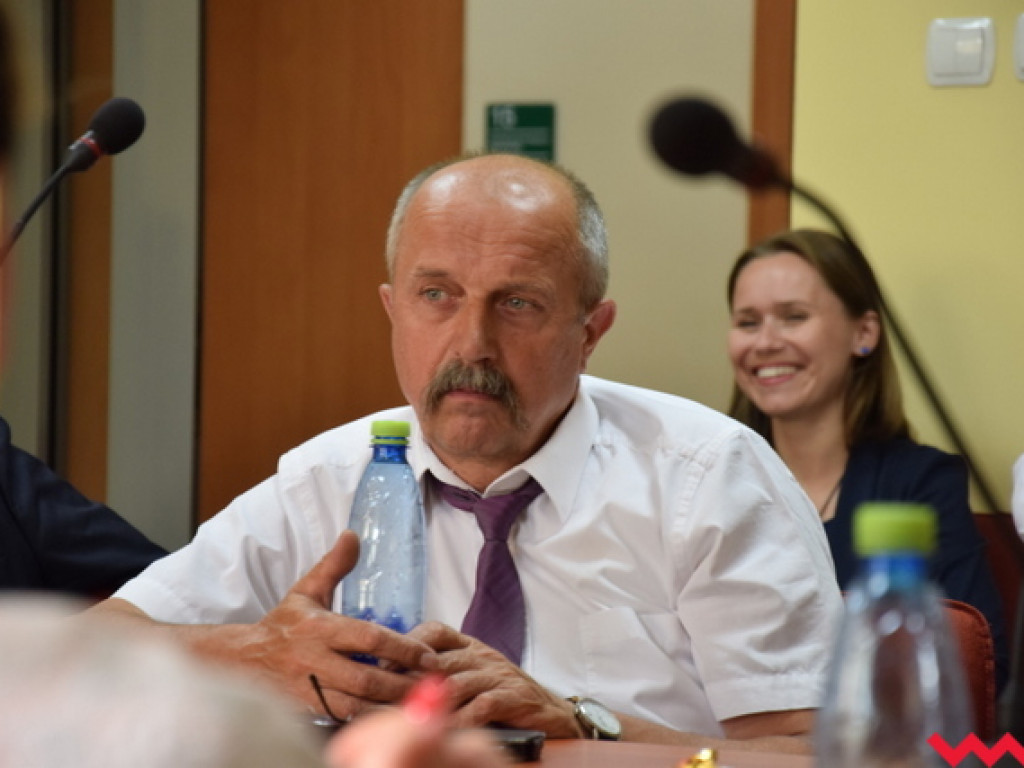 Mundial polityczny rozkręca się na dobre. PiS daje czerwoną kartkę zarządowi za szpital