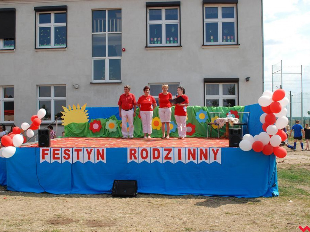 Festyn w Pietrzykowie w barwach biało - czerwonych