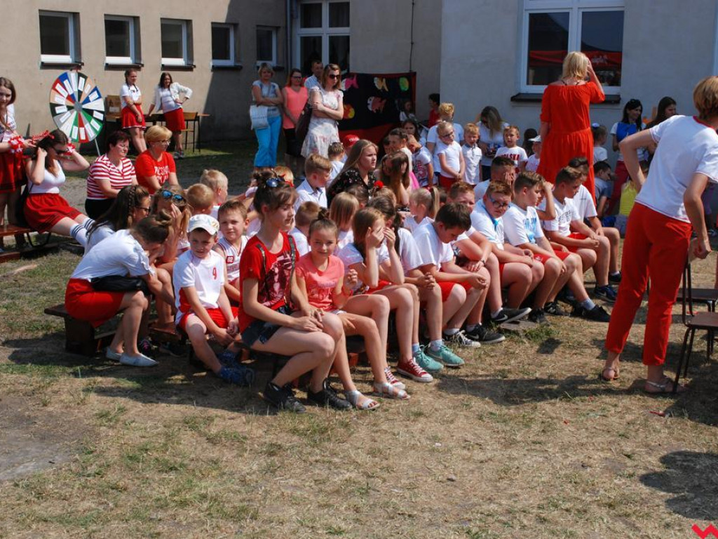 Festyn w Pietrzykowie w barwach biało - czerwonych