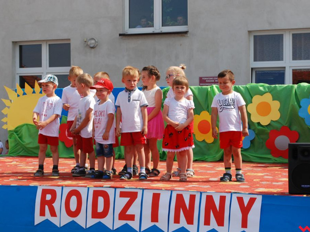 Festyn w Pietrzykowie w barwach biało - czerwonych