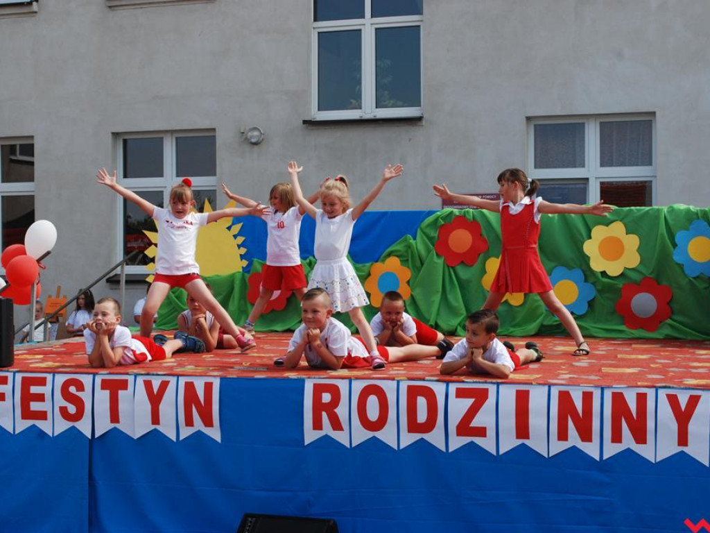 Festyn w Pietrzykowie w barwach biało - czerwonych