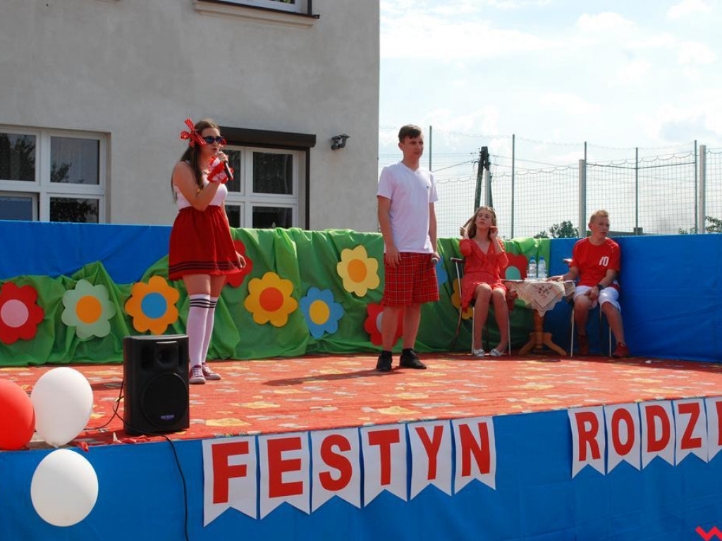 Festyn w Pietrzykowie w barwach biało - czerwonych