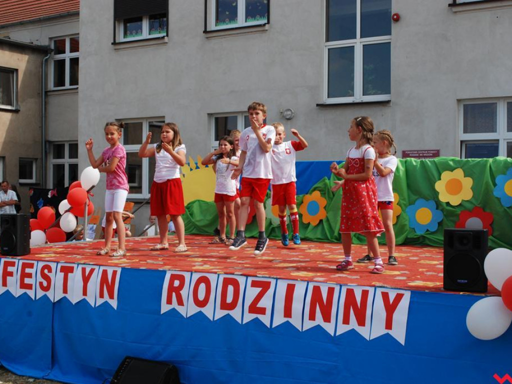 Festyn w Pietrzykowie w barwach biało - czerwonych