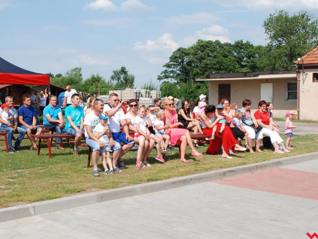 Festyn w Pietrzykowie w barwach biało - czerwonych
