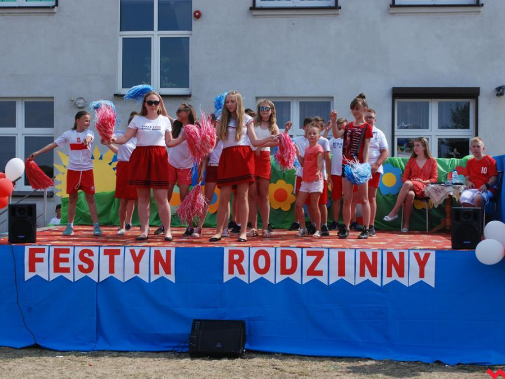 Festyn w Pietrzykowie w barwach biało - czerwonych