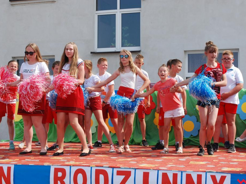 Festyn w Pietrzykowie w barwach biało - czerwonych