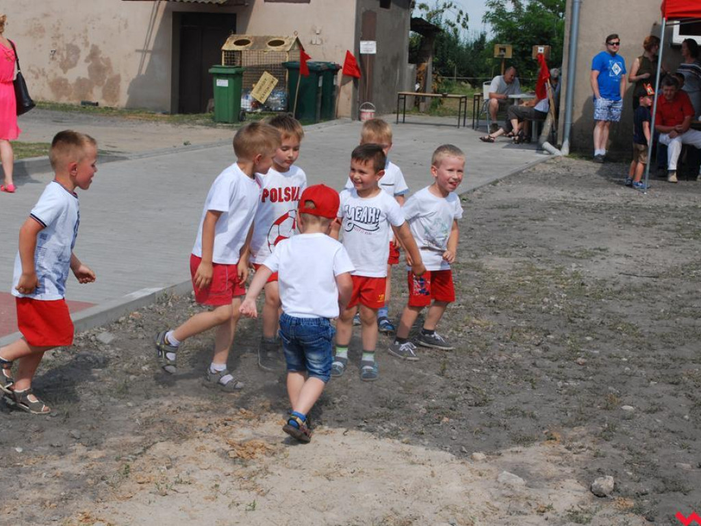 Festyn w Pietrzykowie w barwach biało - czerwonych