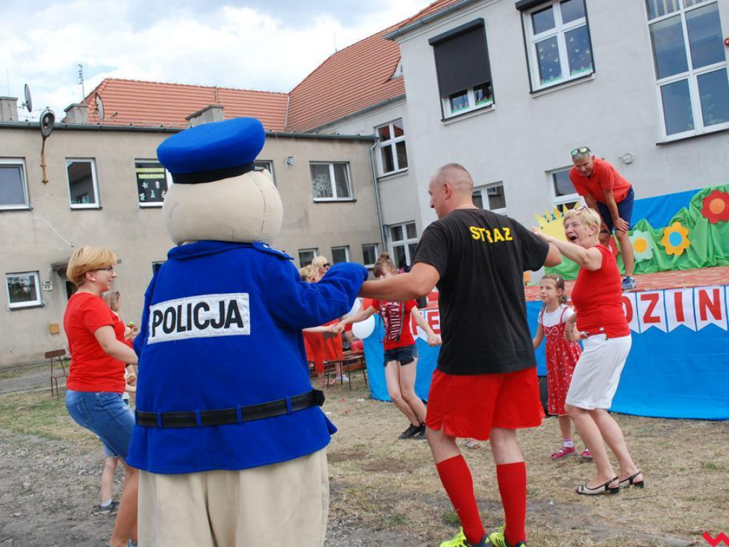 Festyn w Pietrzykowie w barwach biało - czerwonych