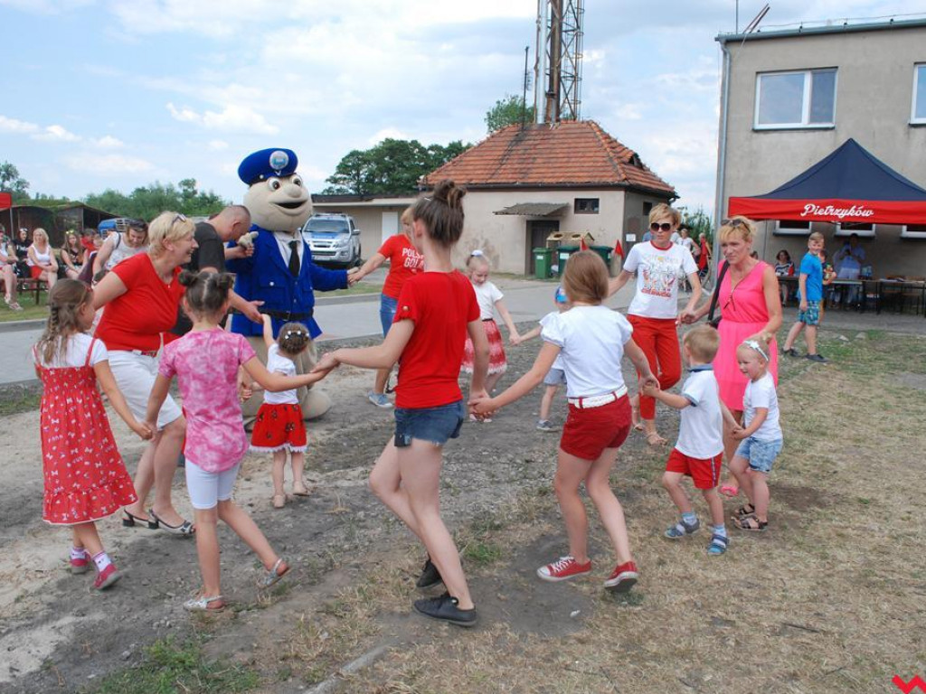 Festyn w Pietrzykowie w barwach biało - czerwonych