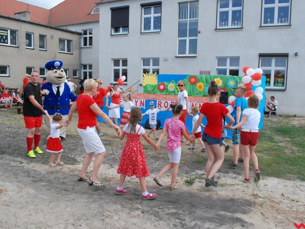 Festyn w Pietrzykowie w barwach biało - czerwonych