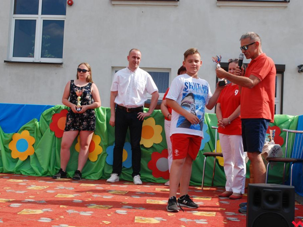 Festyn w Pietrzykowie w barwach biało - czerwonych