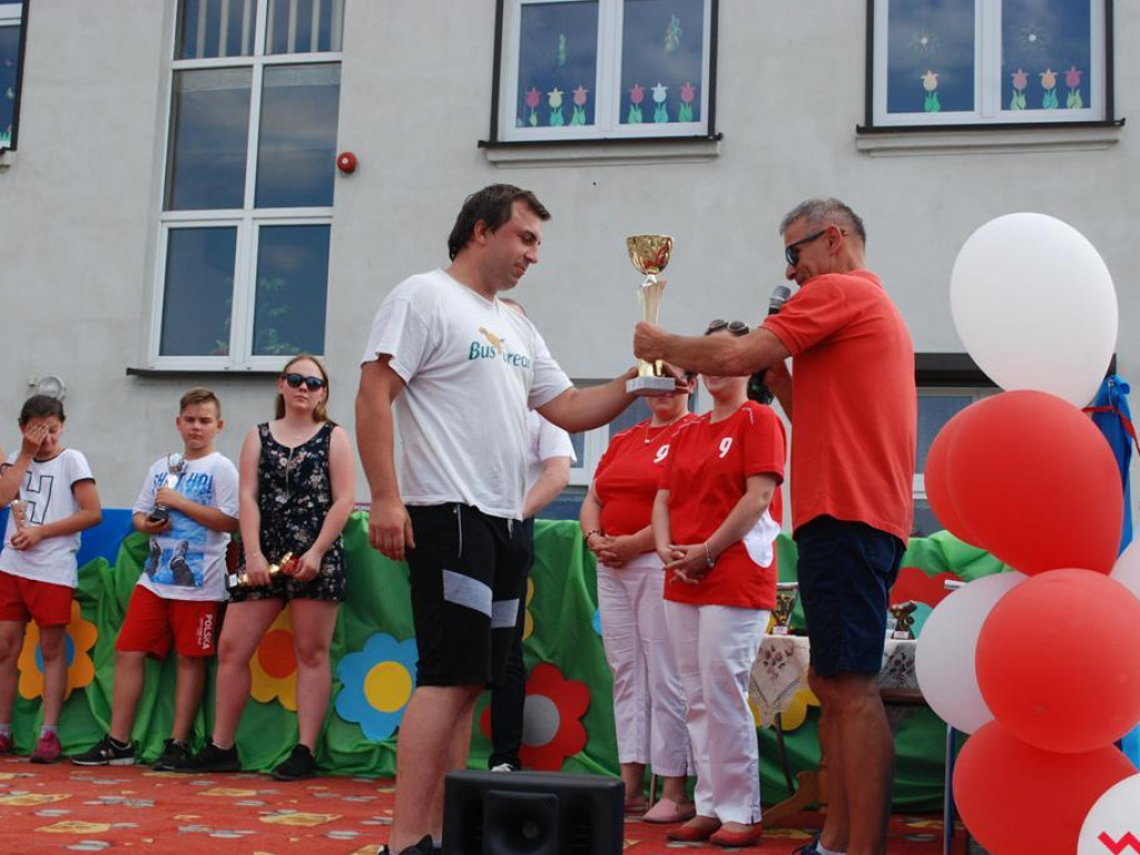 Festyn w Pietrzykowie w barwach biało - czerwonych