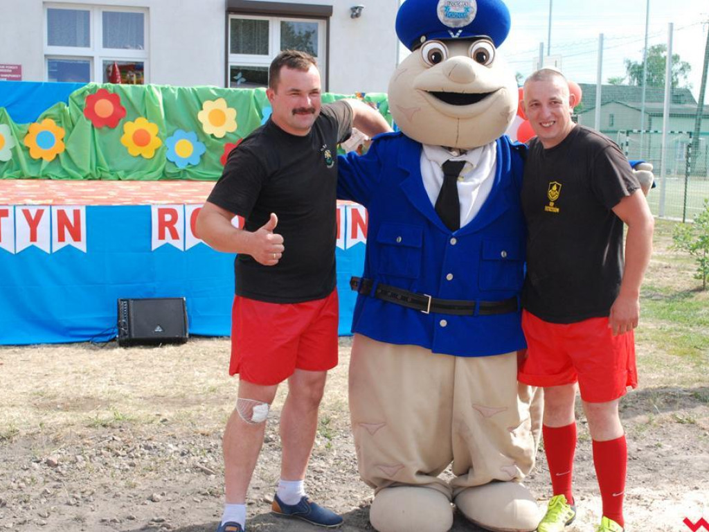 Festyn w Pietrzykowie w barwach biało - czerwonych