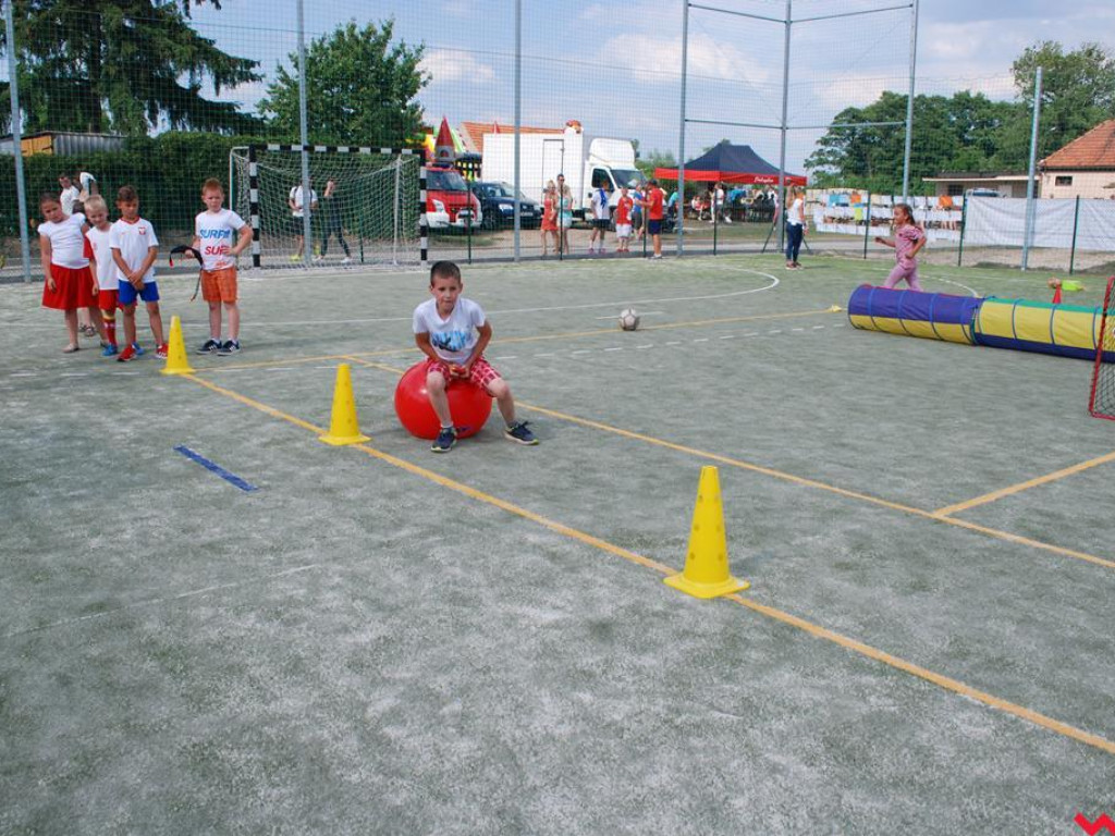 Festyn w Pietrzykowie w barwach biało - czerwonych