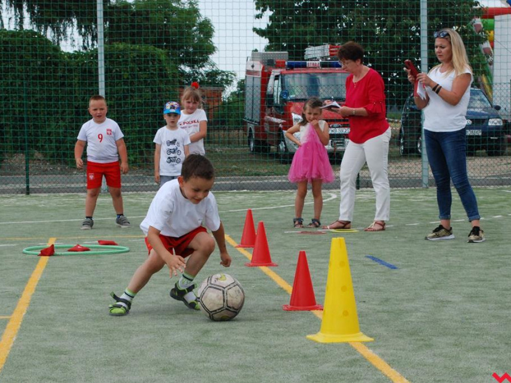 Festyn w Pietrzykowie w barwach biało - czerwonych