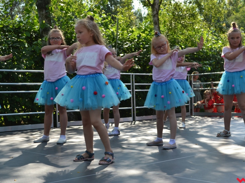 Tłumy na tanecznym pikniku Alchemia Dance Studio