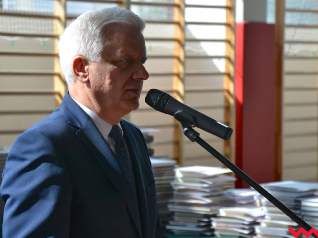 Armia prymusów i sztab dumnych rodziców na wrzesińskim zakończeniu roku szkolnego