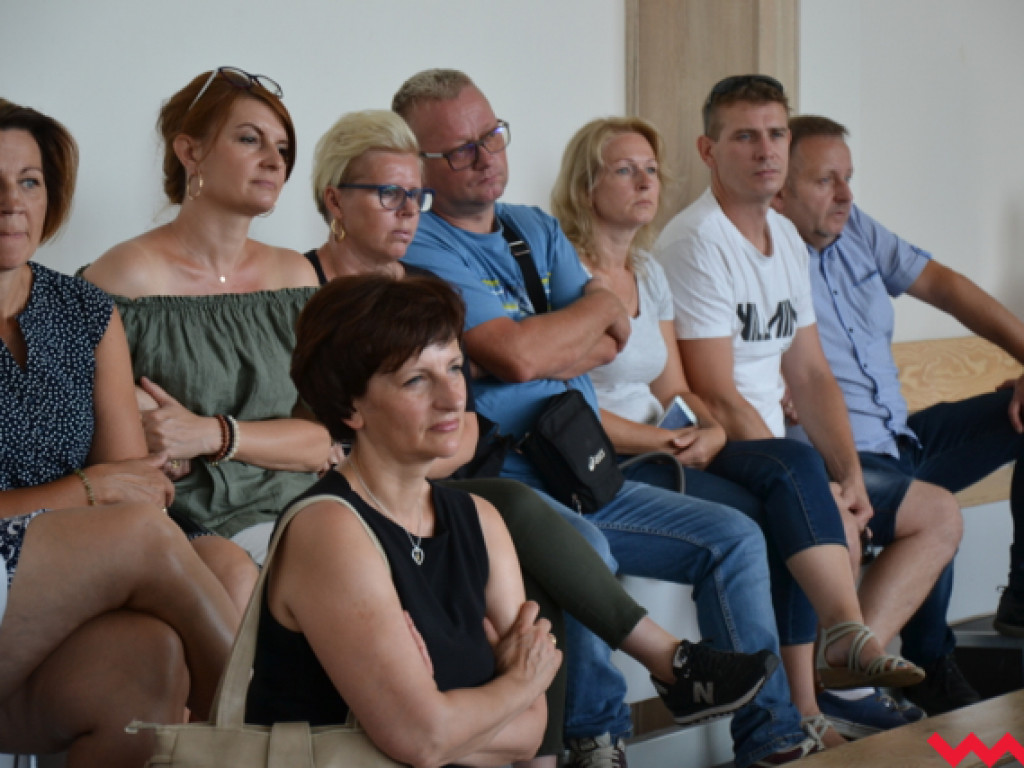 Armia prymusów i sztab dumnych rodziców na wrzesińskim zakończeniu roku szkolnego