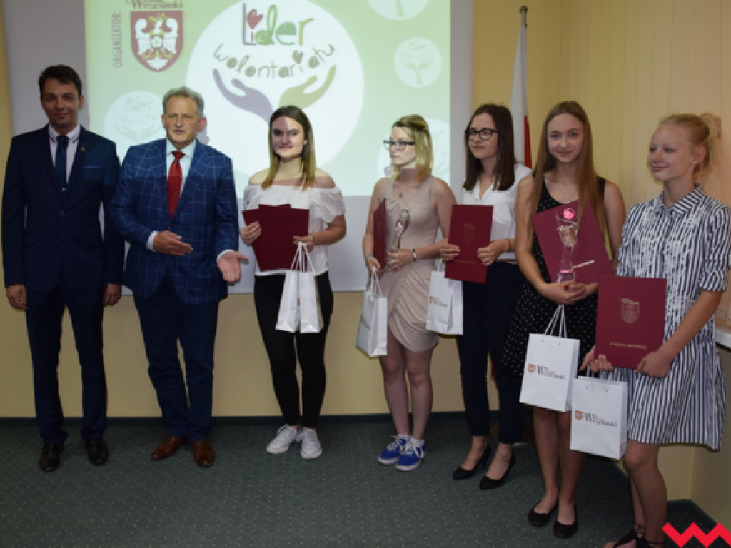 Człowiek Roku 2017 i wolontariusze uhonorowani na sesji rady powiatu