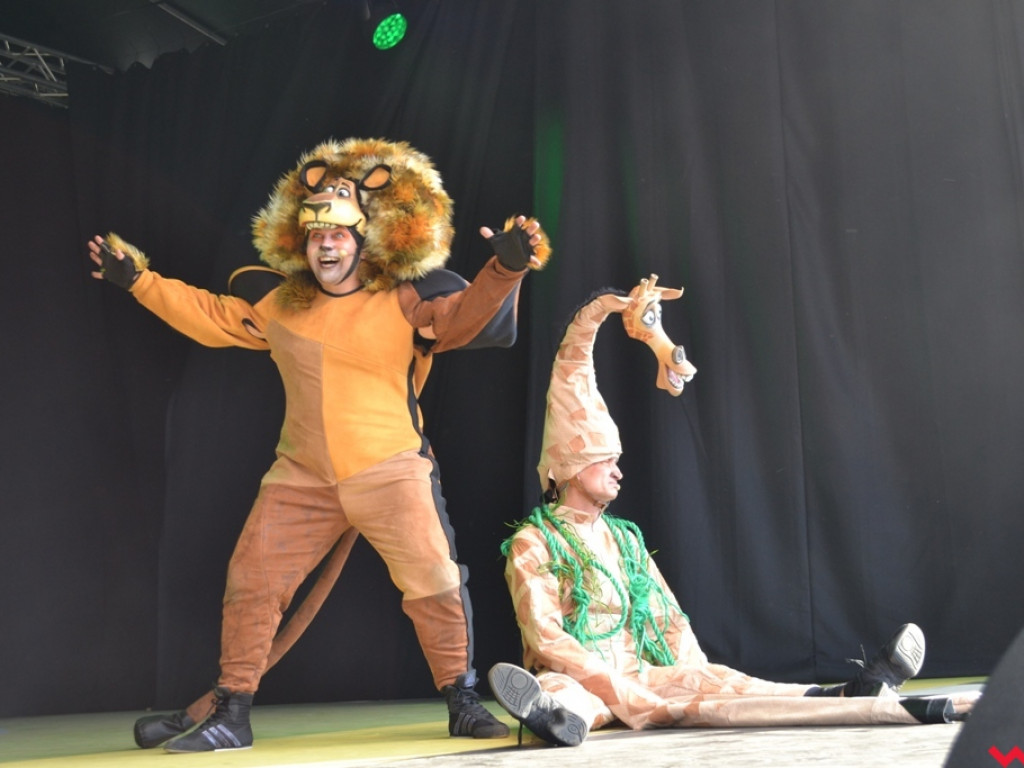 Goście specjalni z Madagaskaru na wrzesińskim rynku