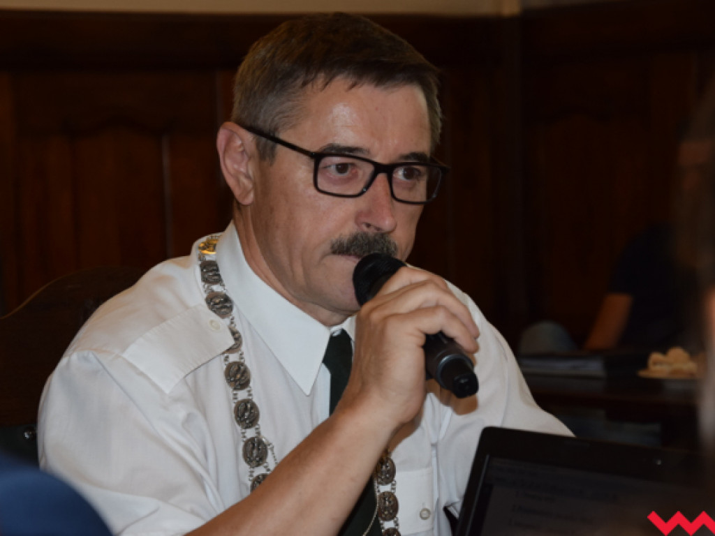 Burmistrz Wrześni dostał absolutorium, ale rada miejska obcięła mu pensję