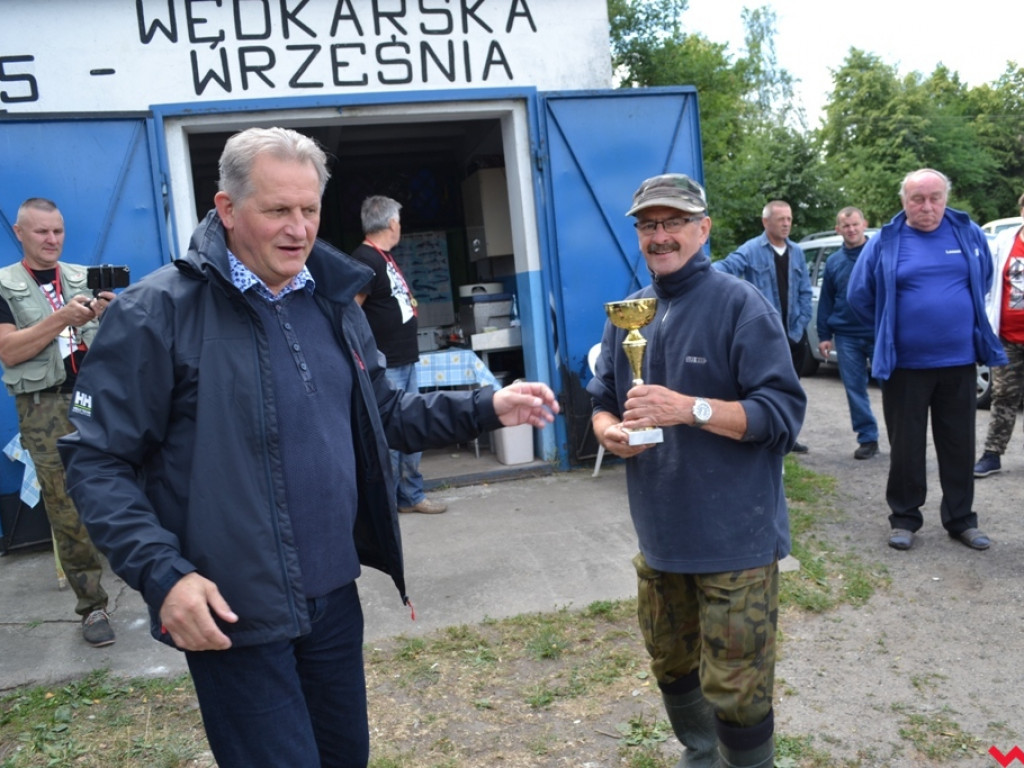 Spławikowa rywalizacja kół wędkarskich nad zalewem Lipówka