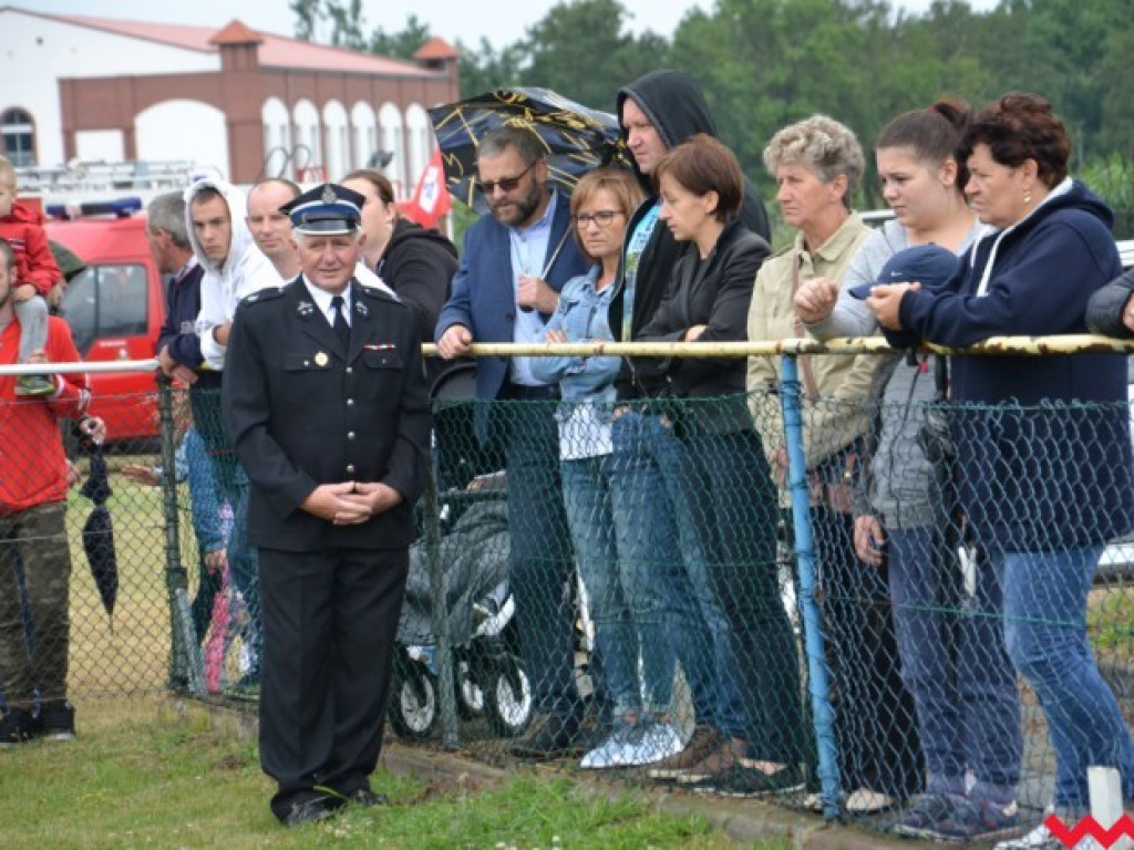 Strażacy przemoknięci do suchej nitki. Nikt jednak nie narzekał