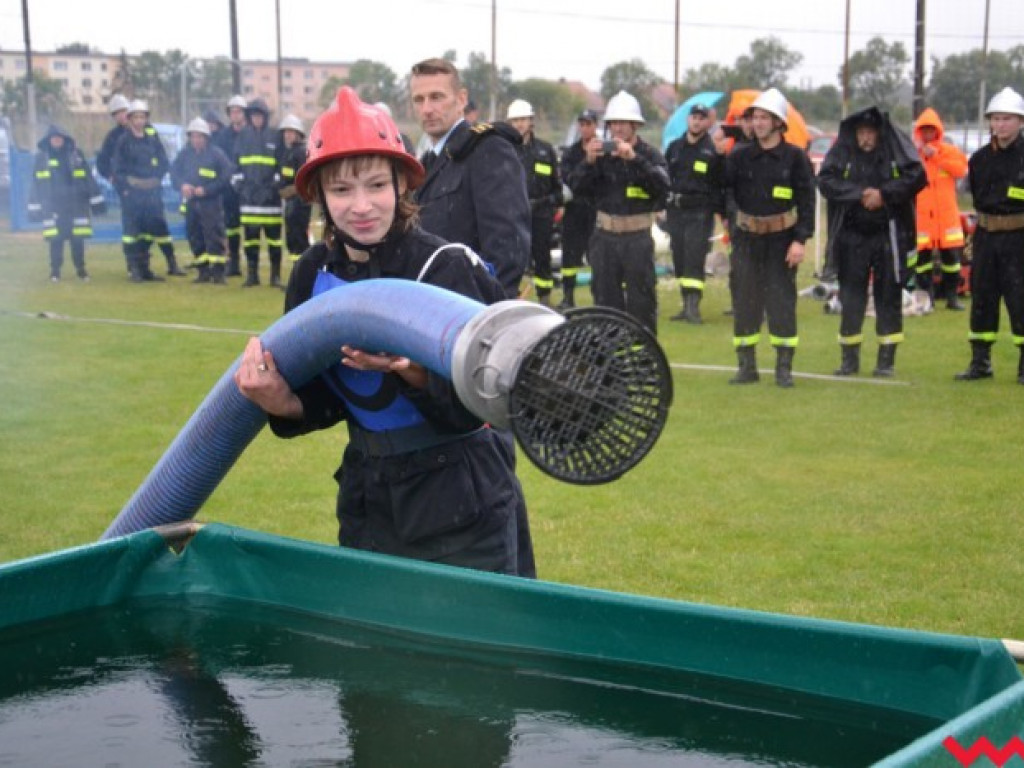 Strażacy przemoknięci do suchej nitki. Nikt jednak nie narzekał