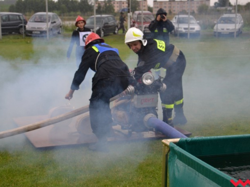 Strażacy przemoknięci do suchej nitki. Nikt jednak nie narzekał
