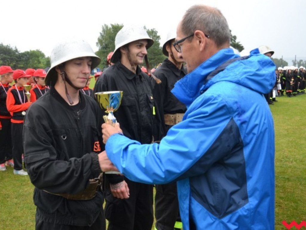 Strażacy przemoknięci do suchej nitki. Nikt jednak nie narzekał