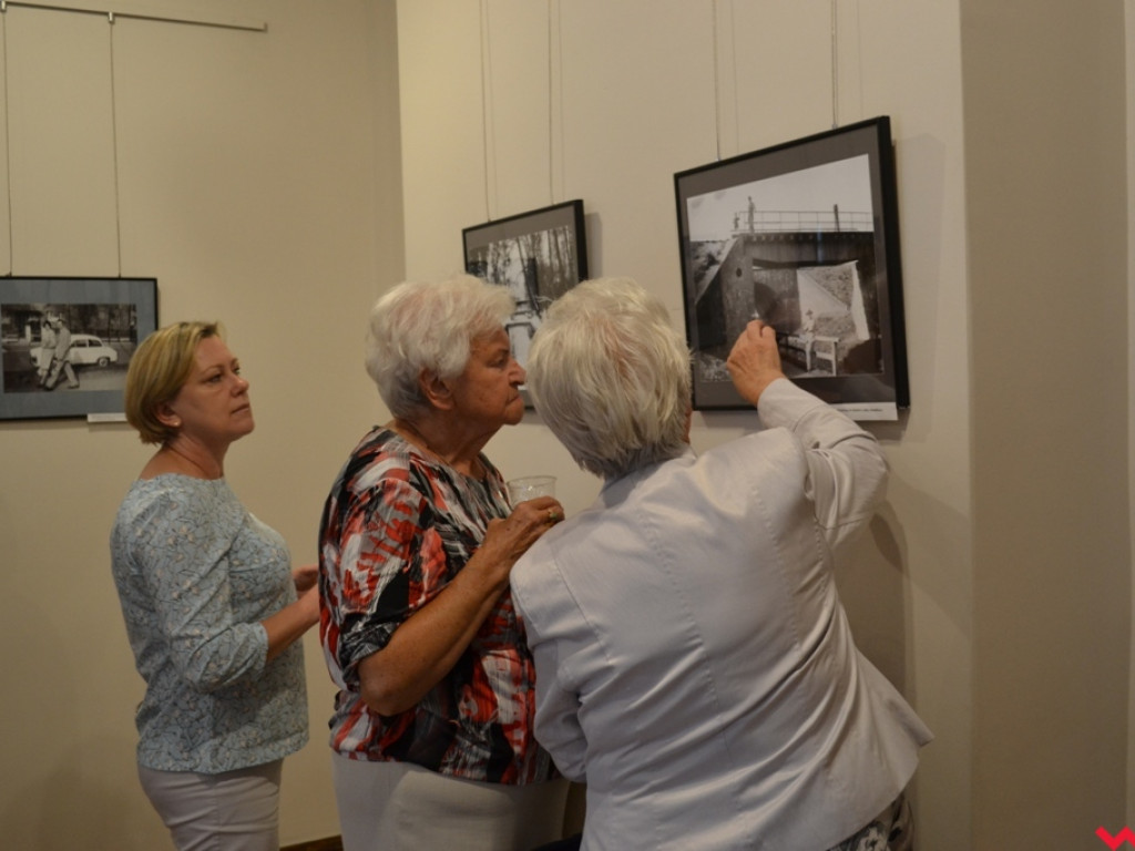 Prywatna historia miasta na starej fotografii