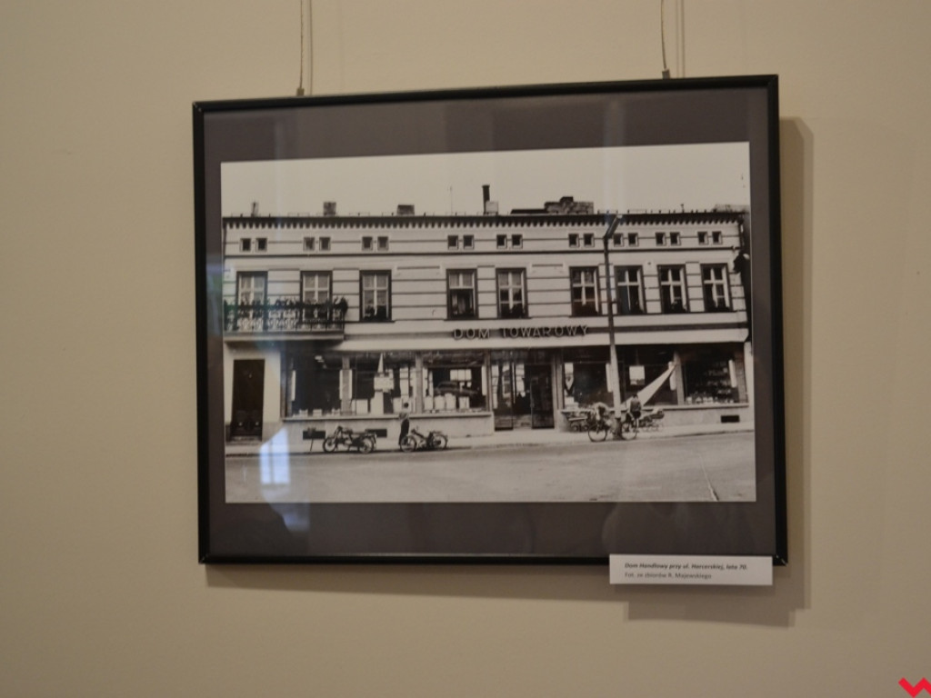 Prywatna historia miasta na starej fotografii