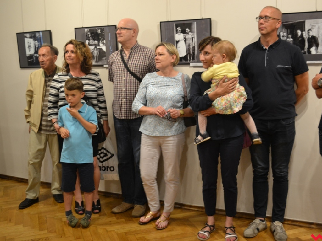 Prywatna historia miasta na starej fotografii